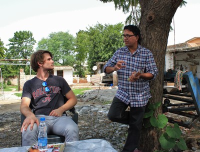 Student meets with migrant worker community outside Delhi, 2015